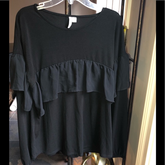 Elle Tops - EUC!  Women’s Elle Long Sleeve Ruffle Top Blouse